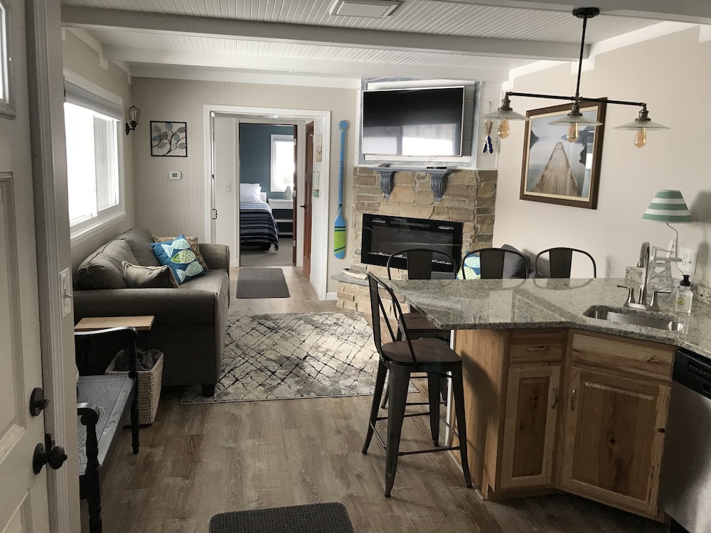 Aqua Aire Inn & Suites