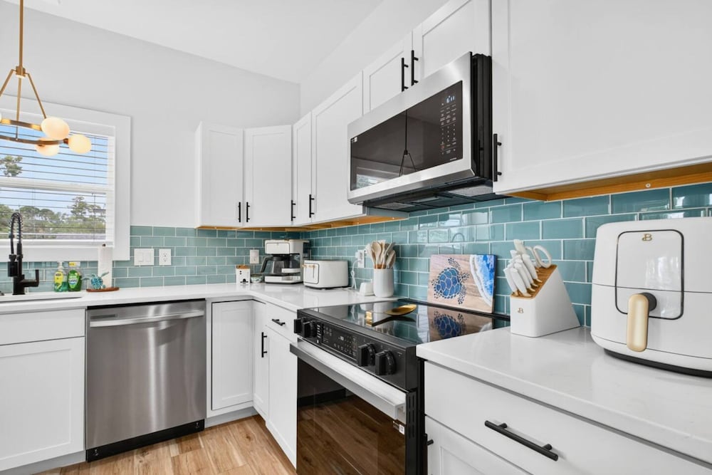 New Listing Luxury House 5 Min Walk to Beach