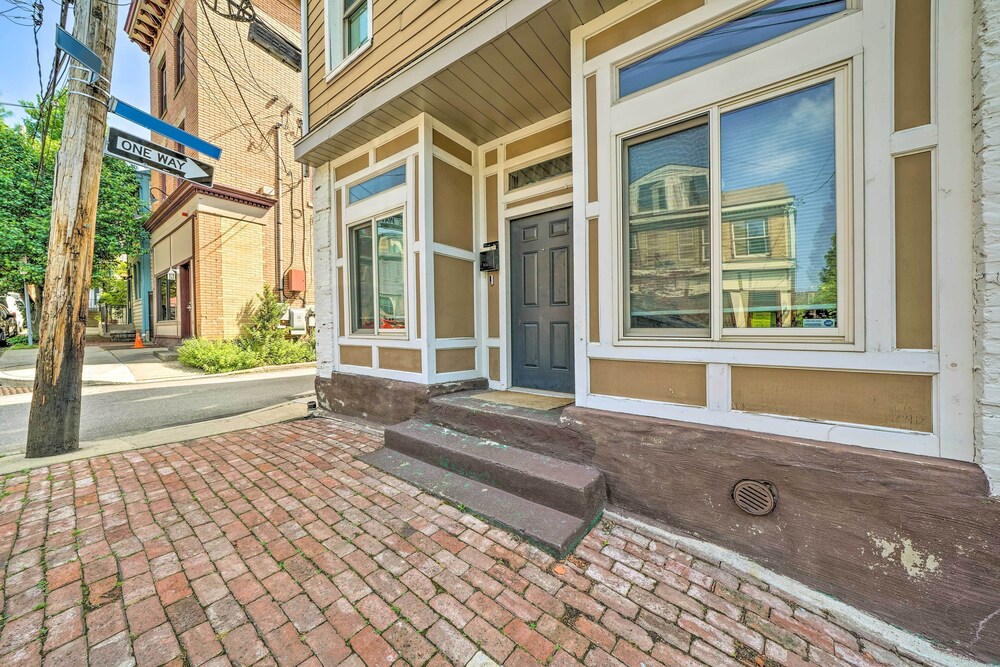 Pittsburgh Row Home: Steps to Stadiums & Dtwn! view 5