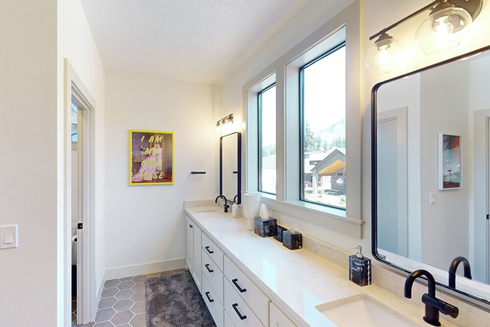 5BR Home w/ Nearby Lake, A/C & Private Backyard