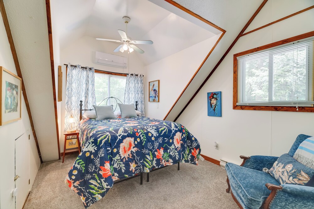 Chalet on the Green: Cozy Lake Ariel Retreat! view 5