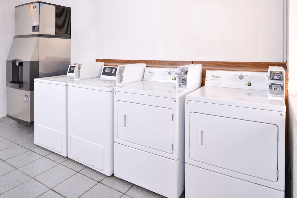 Americas Best Value Inn Clute Lake Jackson - Property Image 7