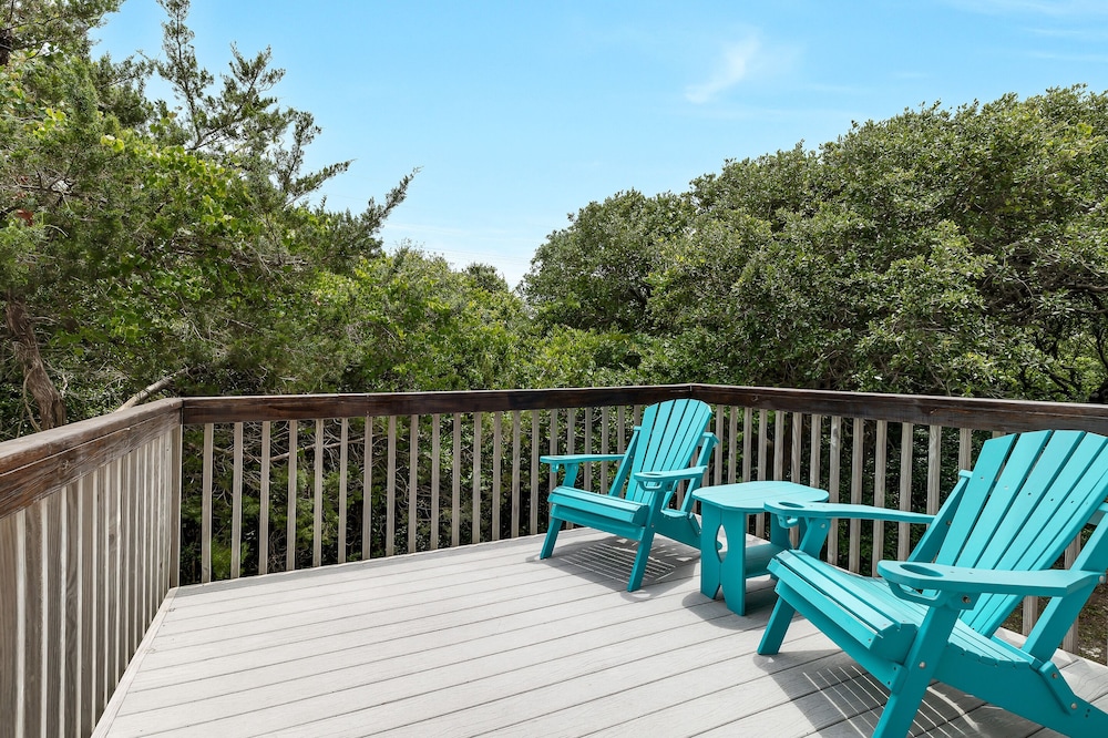 Oceanwatch Cottage by Topsail Realty