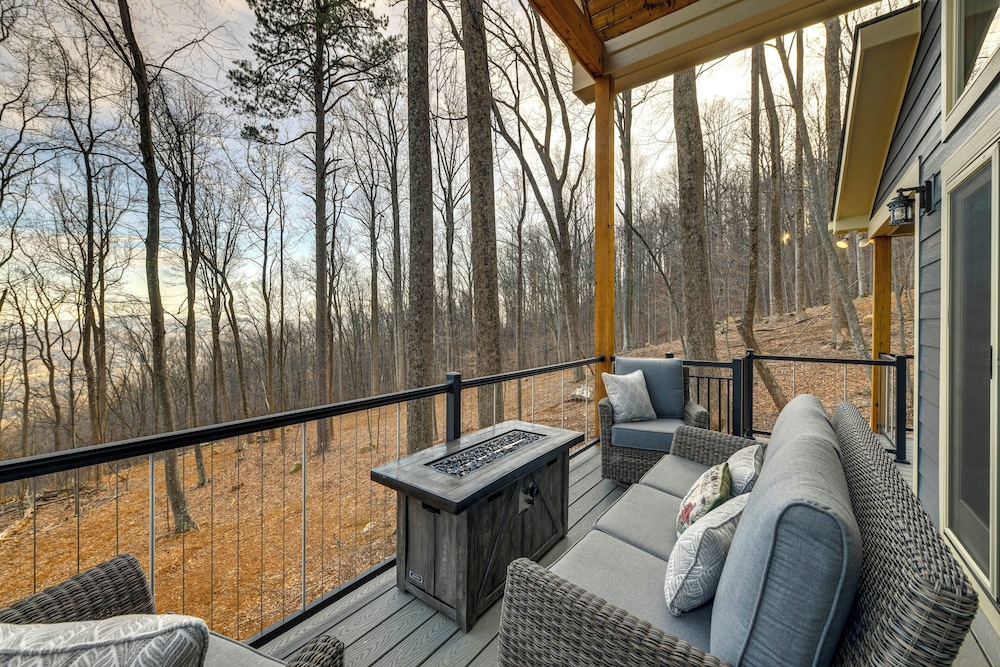 Couple's Getaway in Stoney Creek at Wintergreen!