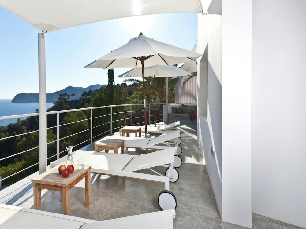 Holiday Home With Private Jacuzzi