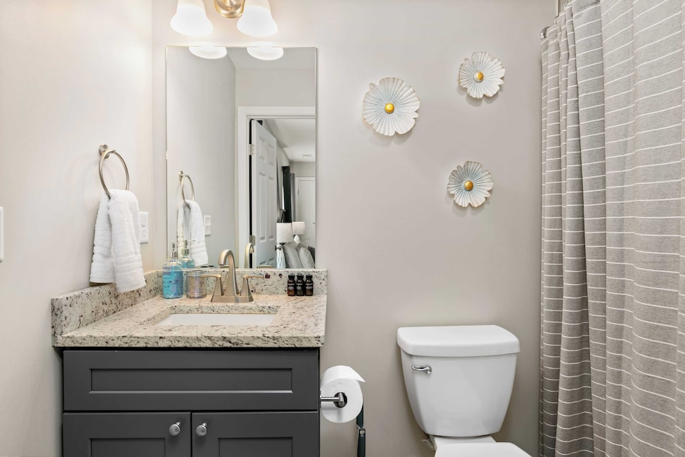 White Pine & Red Bud Buyout by Avantstay 2 Home Buyout Sleeps 16!