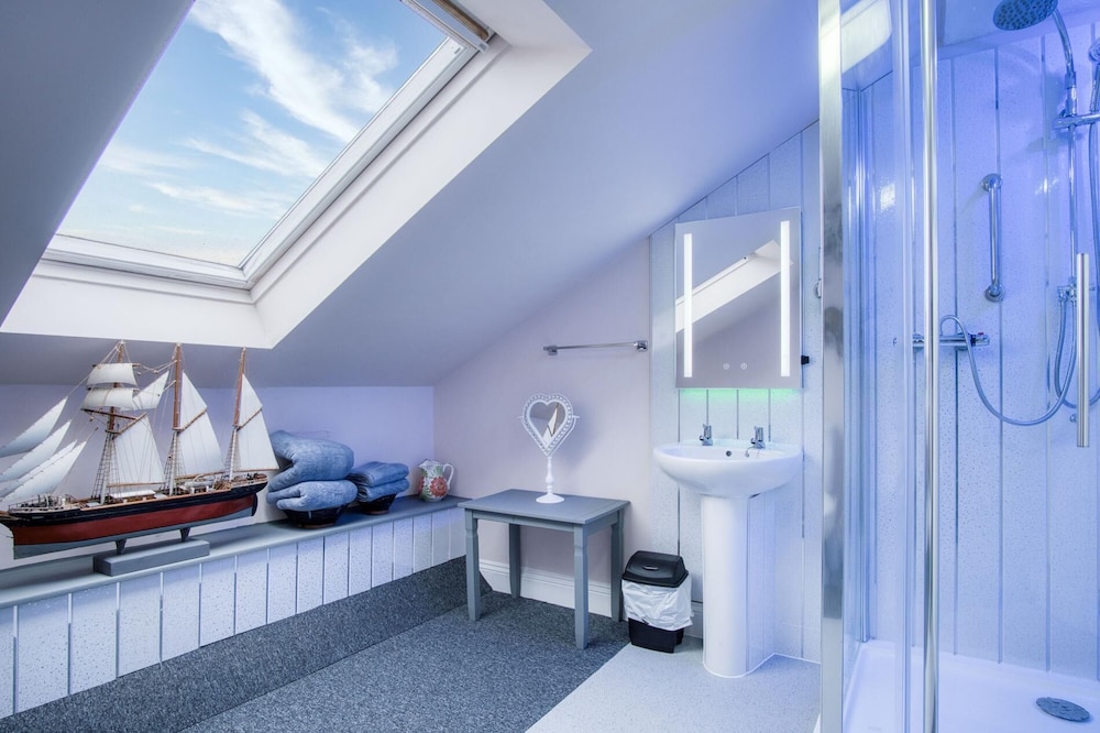 The Penthouse - 1 Bedroom Penthouse - Milford Haven