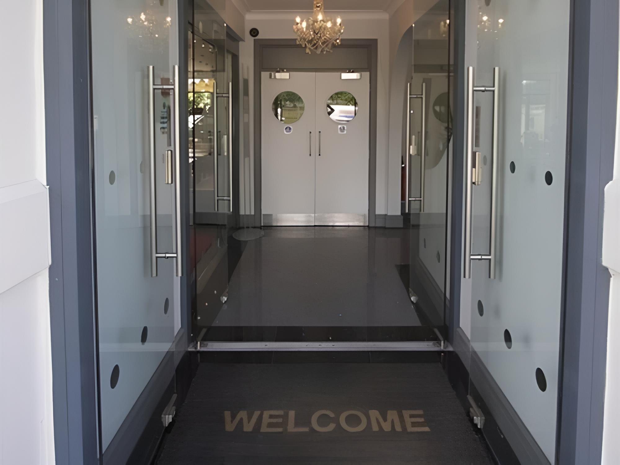 The London Pembury Hotel