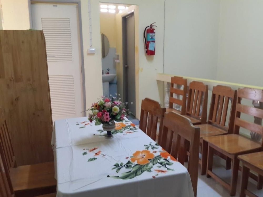 Seventeen Hostel