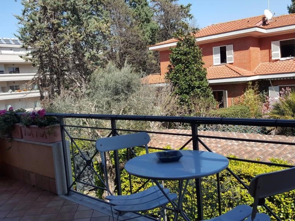 Aurelia Garden Gold Bed & Breakfast