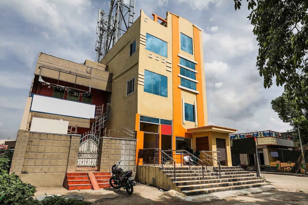 OYO 12973 Hotel Crystal