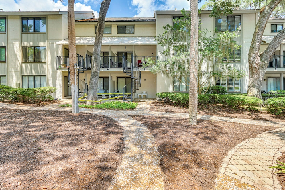 Walk to Beach: Bright Hilton Head Island Villa!
