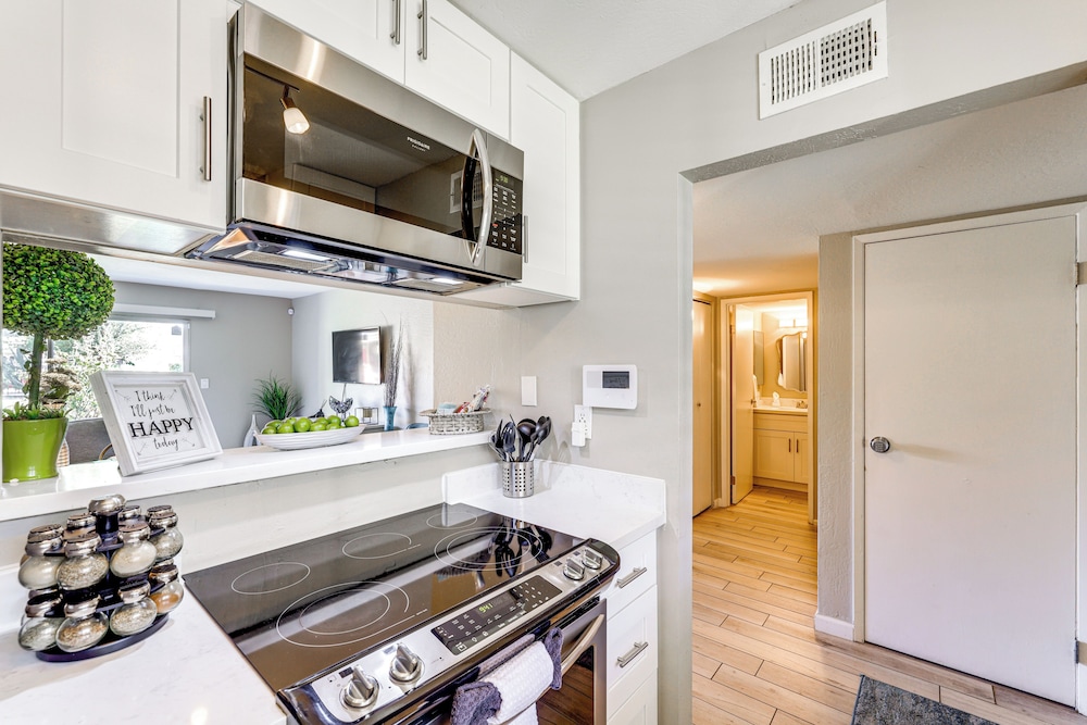 Walk to Old Town: Scottsdale Condo w/ Pool Access!