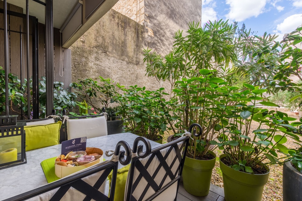 Jardin de la Reine - Premi re Conciergerie
