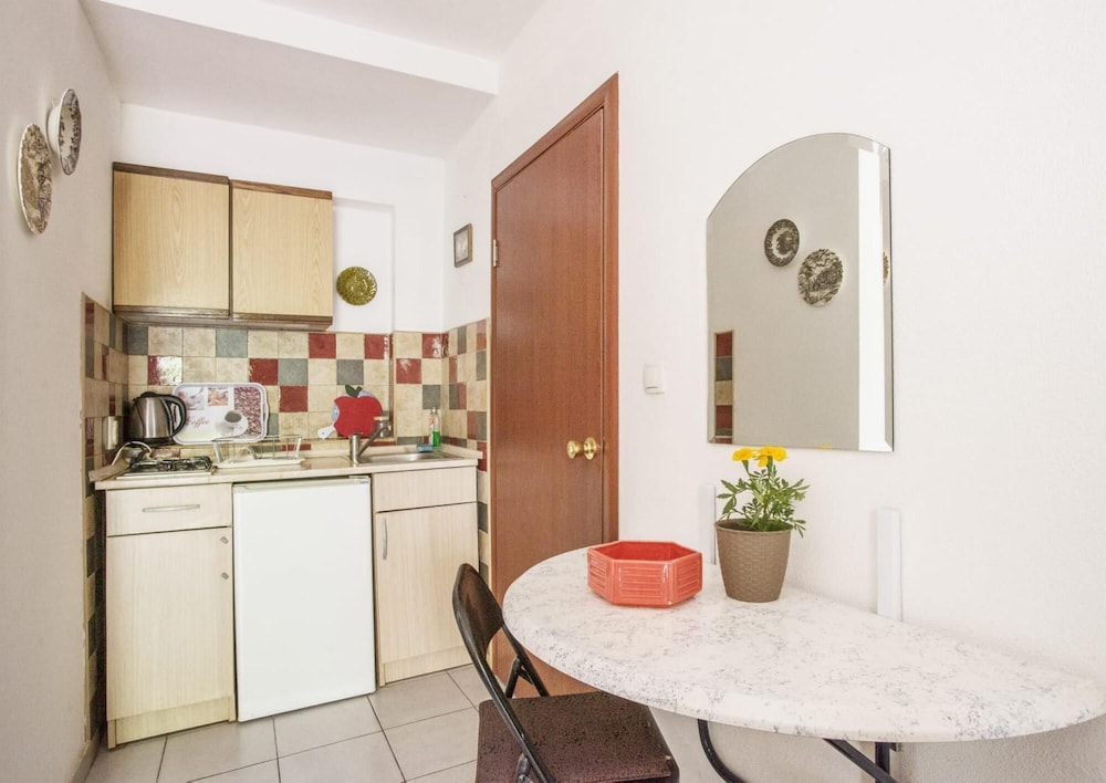 Sleek Studio Flat With Balcony Near Beach in Tivat photo 2