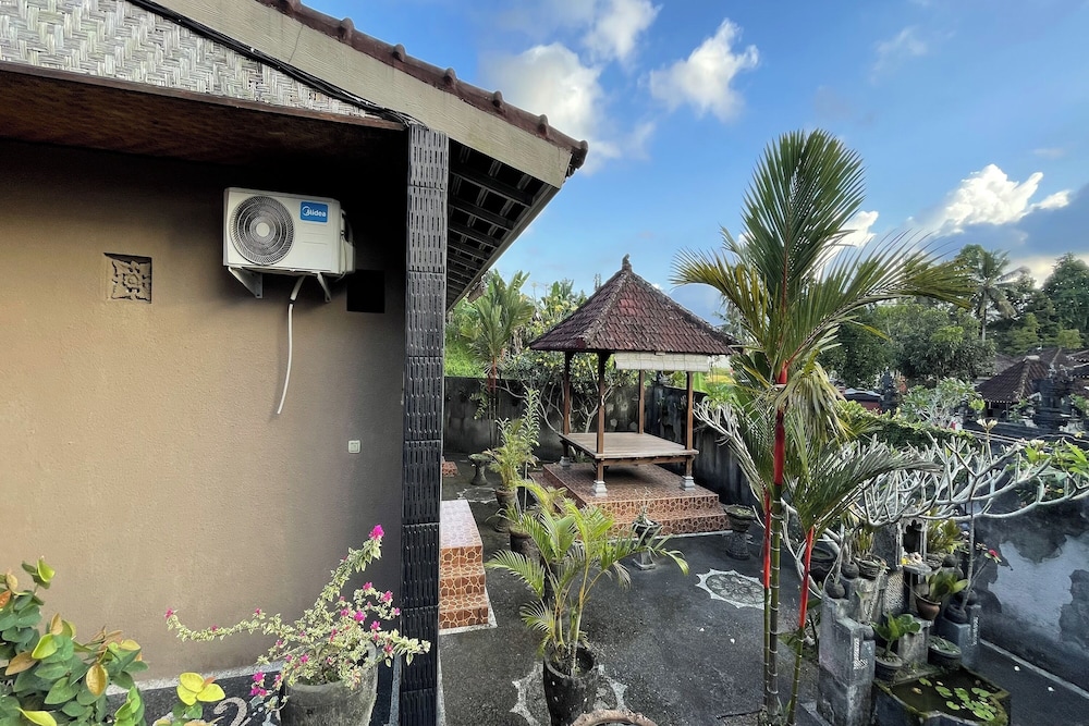 Mongan Homestay Beside The Belulang Hot Spring