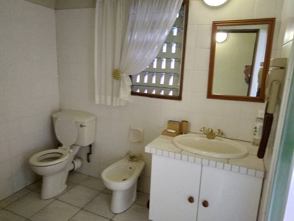 Tranquil Beach House in Southbroom Are, Marina Beach, With Stunning Lagoon Views
