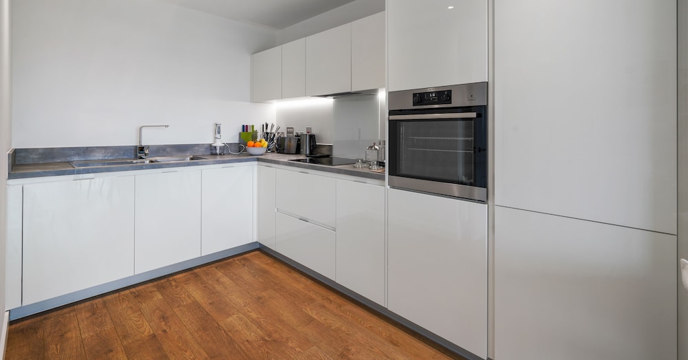 Skyline View 1 Bed Apartment Sleeps 2 - Balcony