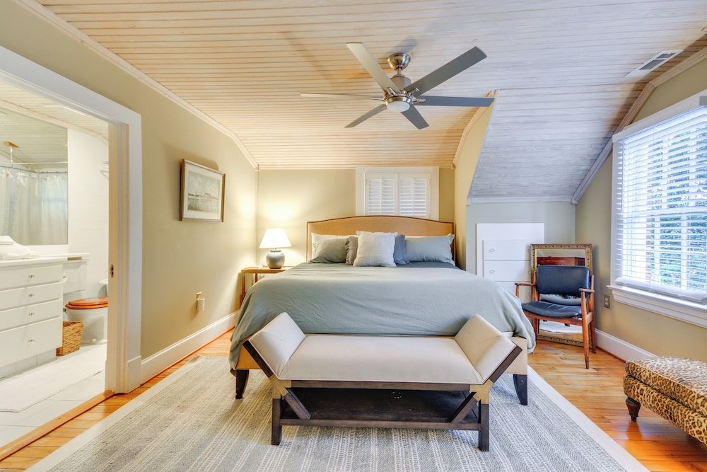 Walk to Main St: Historic High Point Carriage Home