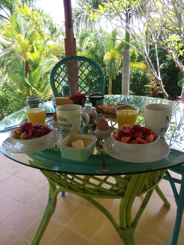Gunung Paradis Retreat