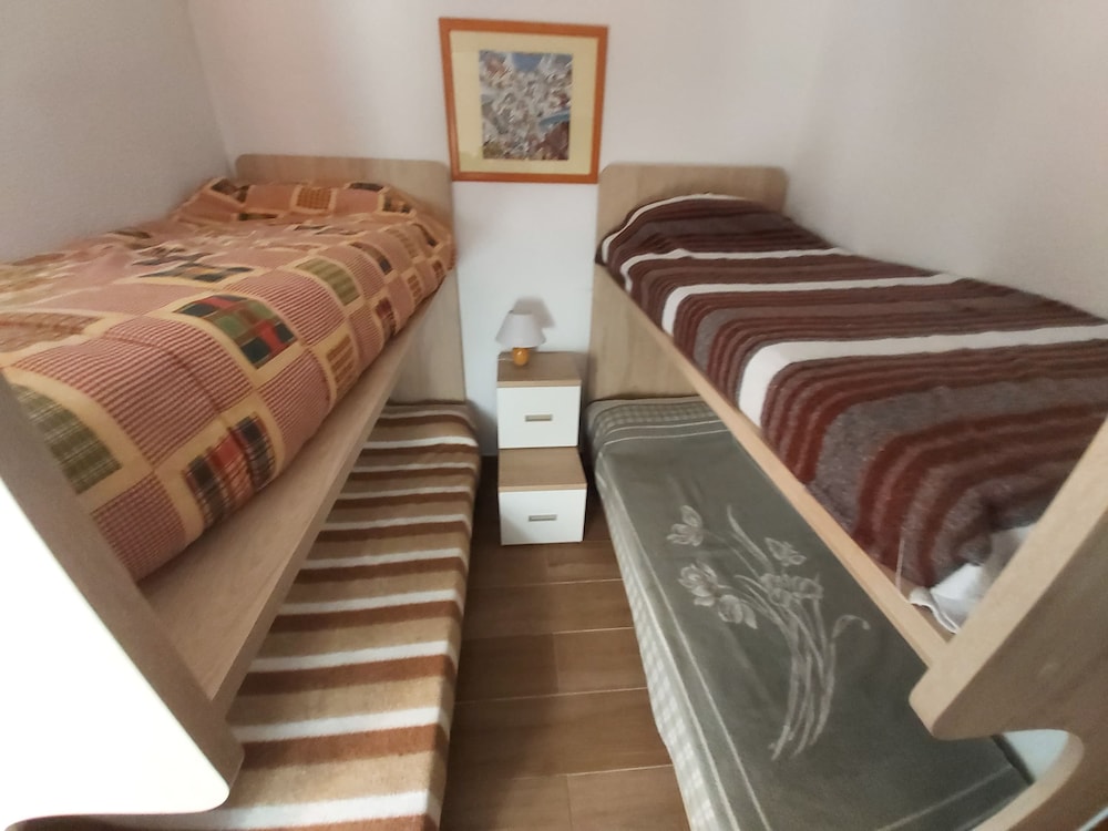 Unbeatable Location at the Foot of the Slopes photo 2