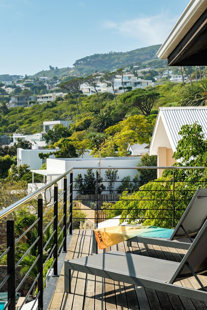 2bed Apt 5min Walk From Camps Bay Central Escape