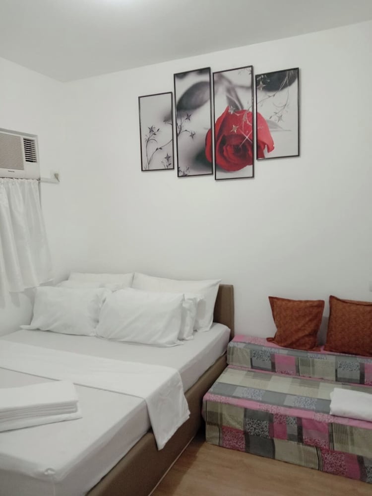 3 x 2BR each good for 12pax 3km to beach