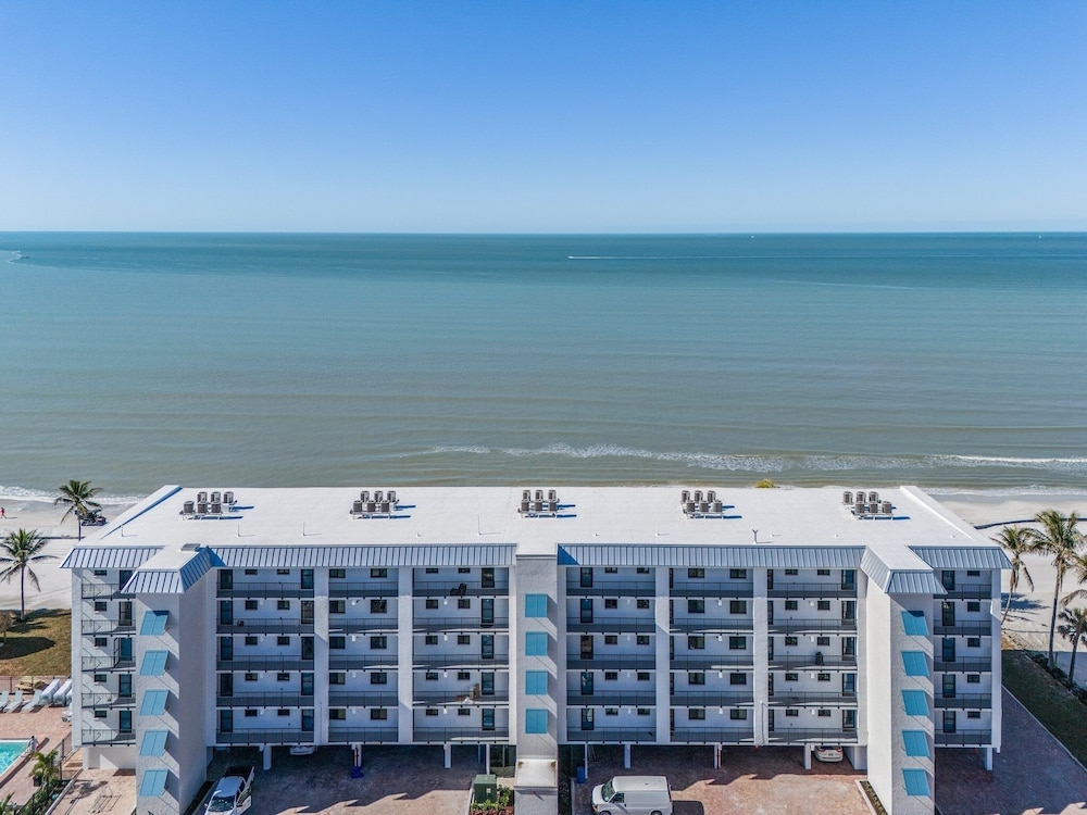 Seaside 101: Oceanview 2br/2ba Condo With Pool, Steps To Beach 2 Bedroom Condo