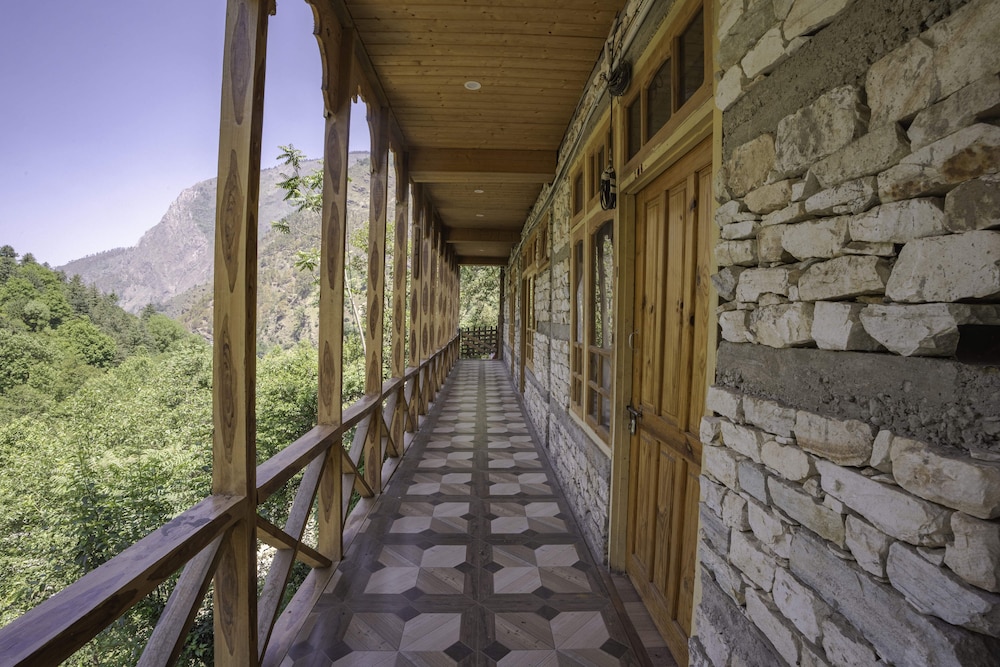 Tirthan Village Resort