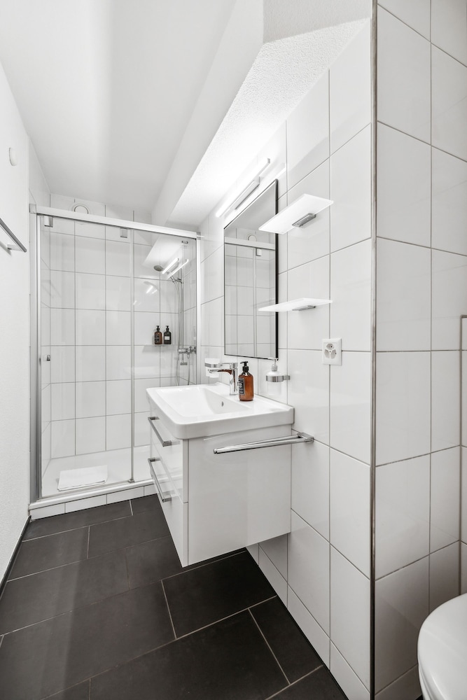 Modern 2 Bdr-flat top Location