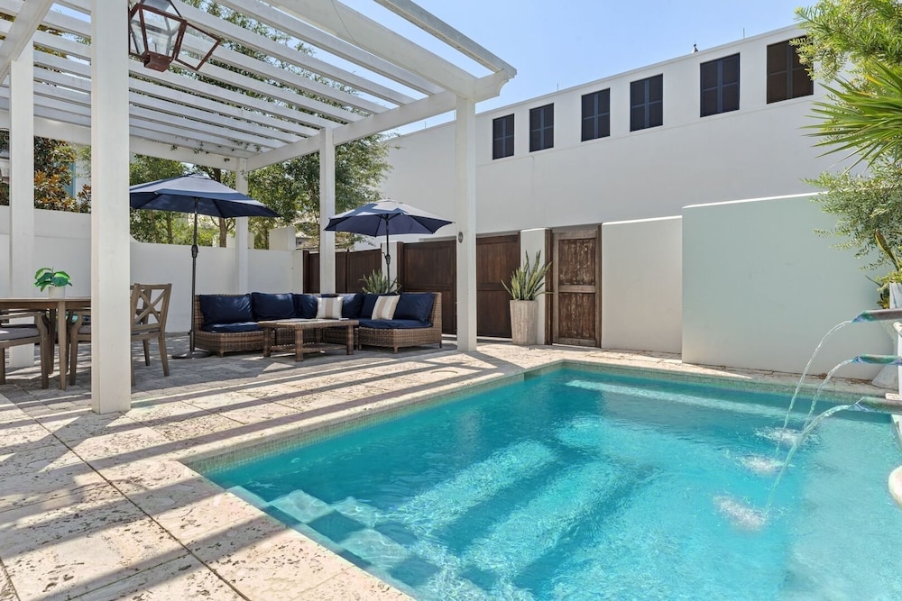 Rosemary Bluegrass by Avantstay LUX Downtown Rosemary Private Pool