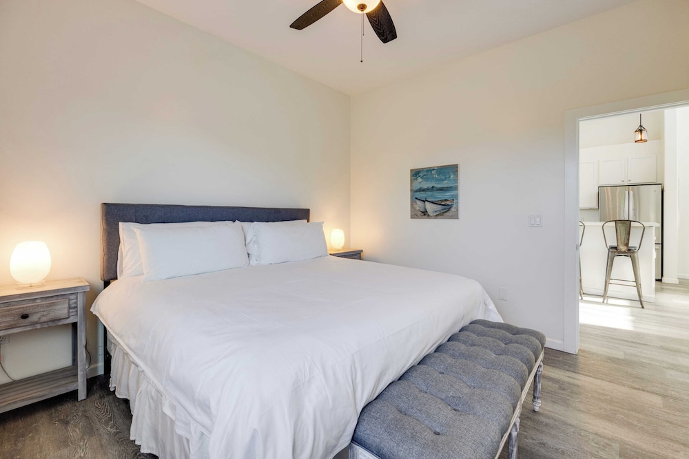 Beachfront 2BR w/ Deck, Views & Direct Sand Access Strand Way A
