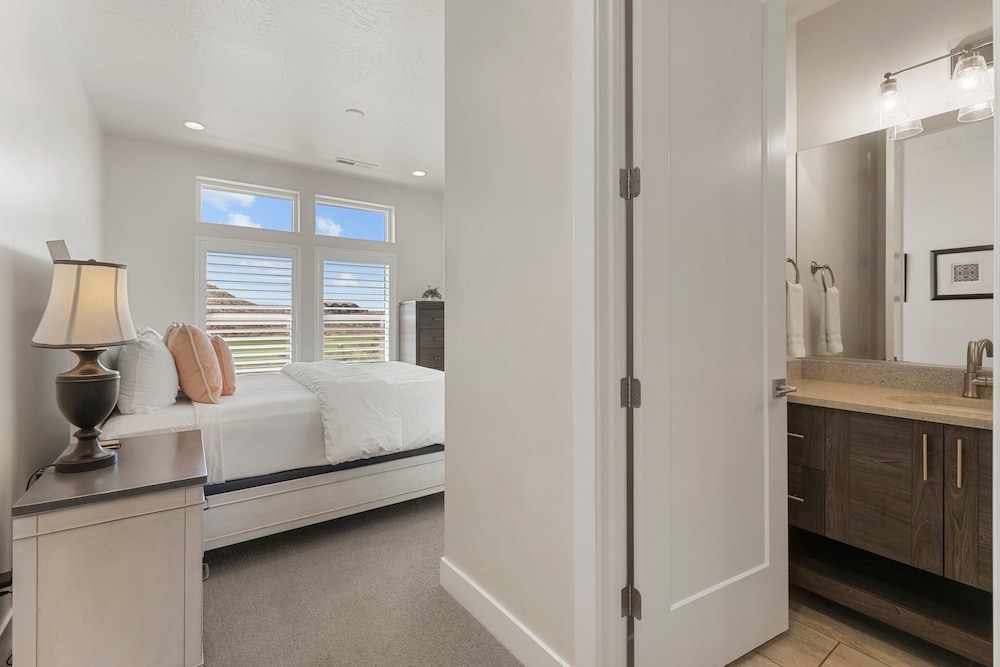 Coral Rock Vista 8 Bedroom Townhouse