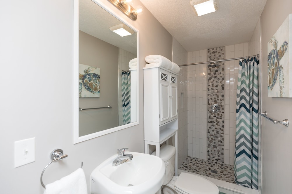 Charming Downtown Cottage 3 Bedroom Home
