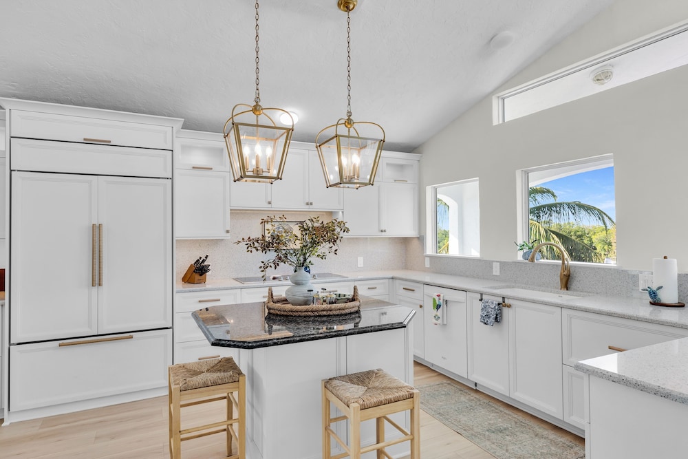 New Listing! Reel Joy Waterfront Luxe With Pool And Private Dock 4 Bedroom Home