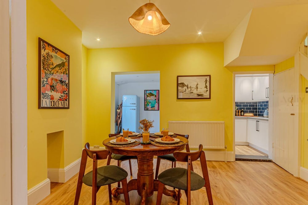 Cosy Margate Getaway Sleeps 5 By Adliv