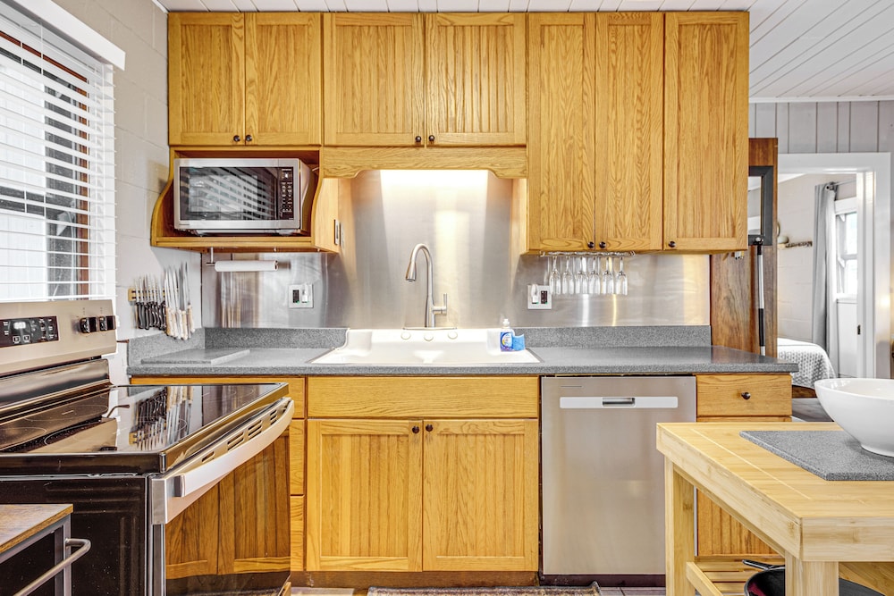 Relax & Refresh: Waterfront Cottage in Panacea
