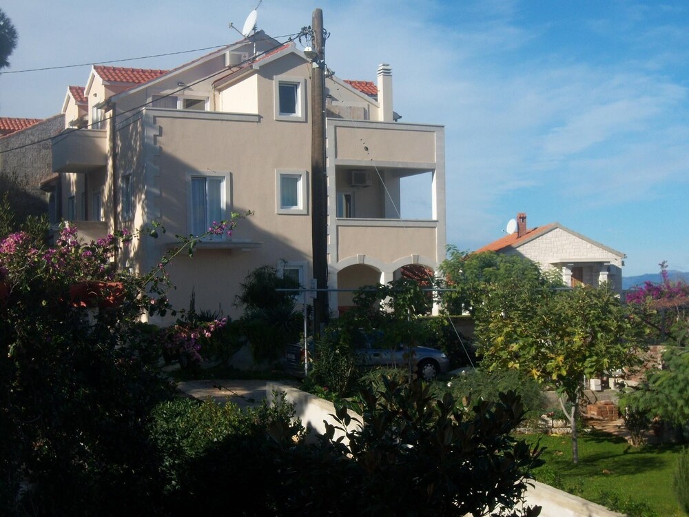 Annie - sea View - A3 view 2
