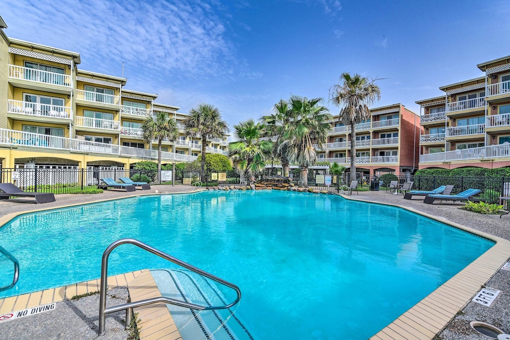 Balcony & Gulf Views: Galveston Condo Near Beach
