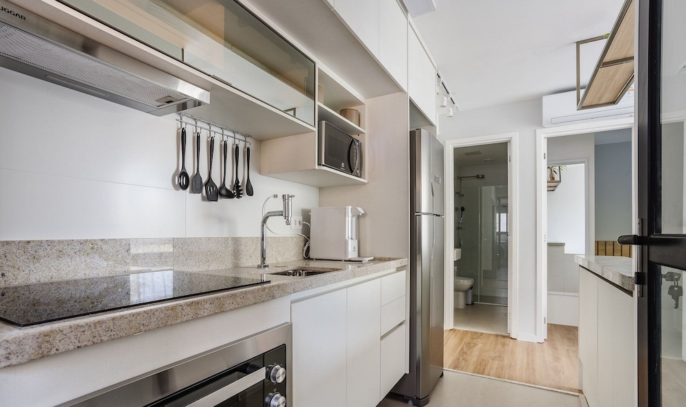 Modern Apartment w/ Pool Close to Shopping Bia035