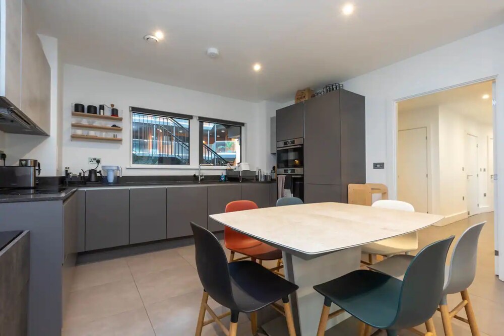 Modern Family Friendly 2 Bedroom Flat in Hackney Wick