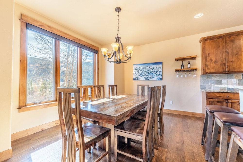 223 Caravelle Drive