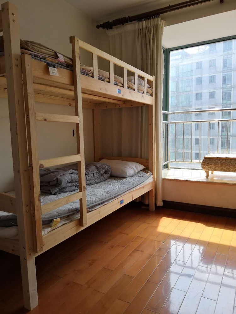 Pinkhostelling laternational