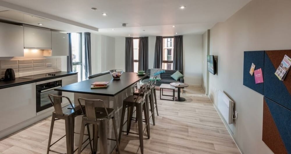 Modern Rooms in COVENTRY view 4