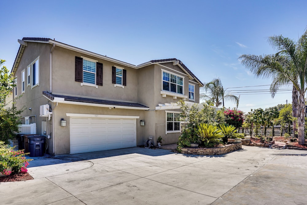 3 Mi to Disneyland: Home w/ Hot Tub + Game Room