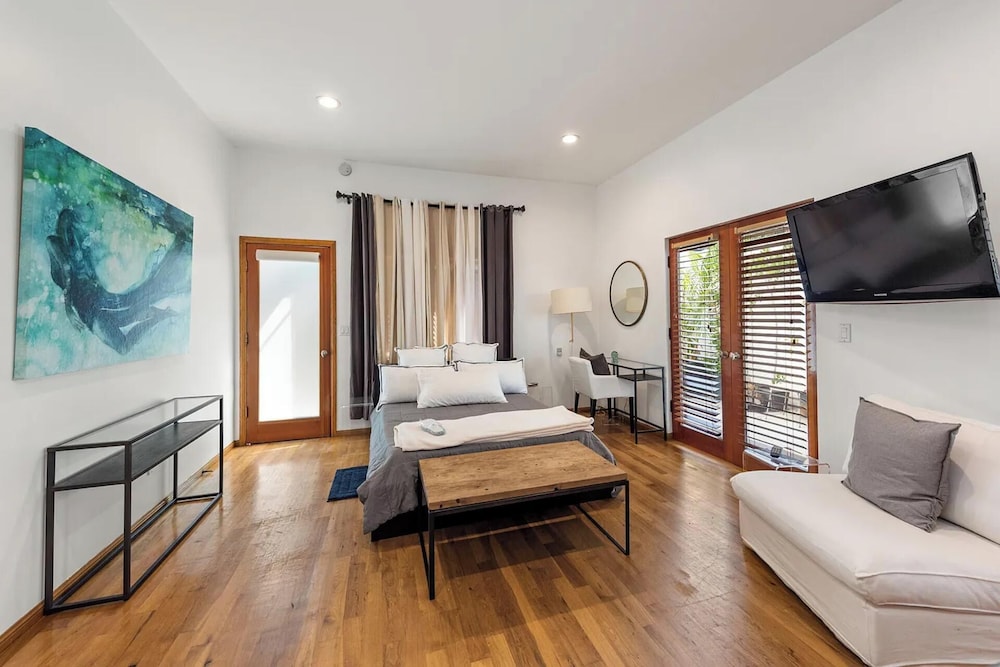 Alta Royale - Exquisite Designer Retreat Near Soho House & Rodeo Drive