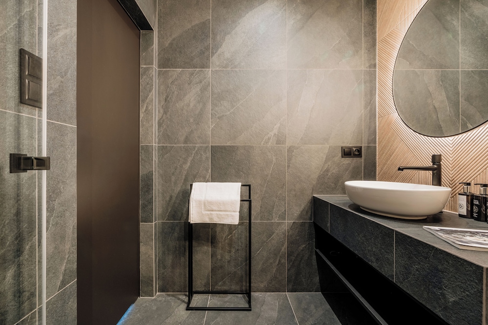 Crystal Pine Spa - LoftAffair Collection