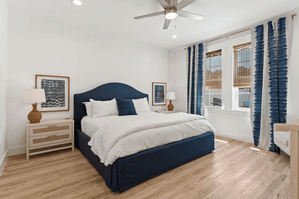 Chic Shack by Avantstay Private Pool, Walk to Beach, Sleeps 13!