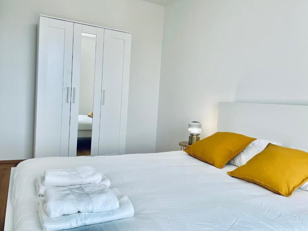 2 bedrooms with Terrace and Parking view 3