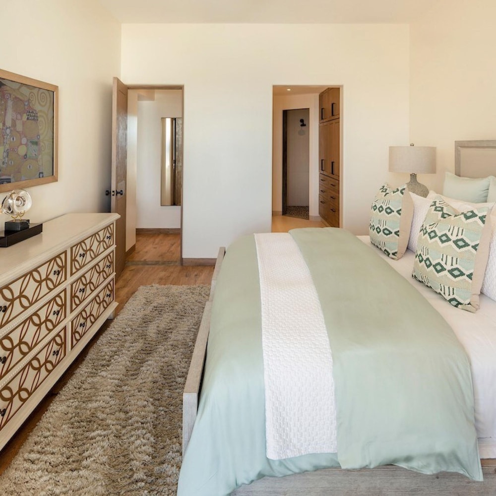 Oceanfront 2bd Penthouse